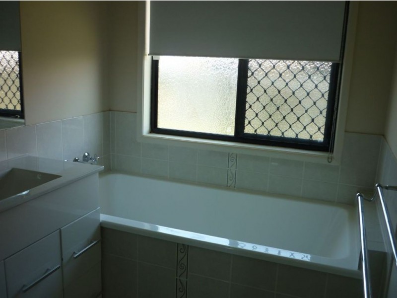 11 Rosella Drive, Gracemere QLD 4702