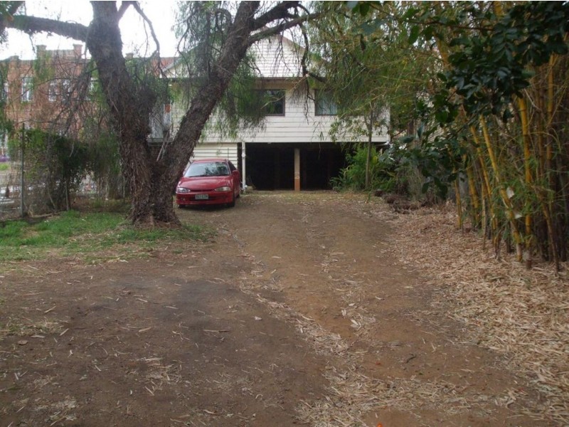 11 Central Street, Mount Morgan QLD 4714