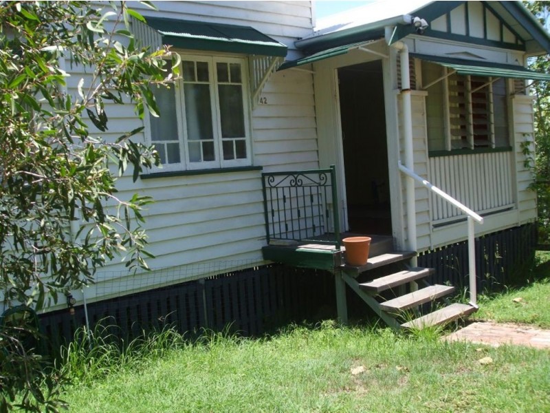 42 Gordon Street, Mount Morgan QLD 4714