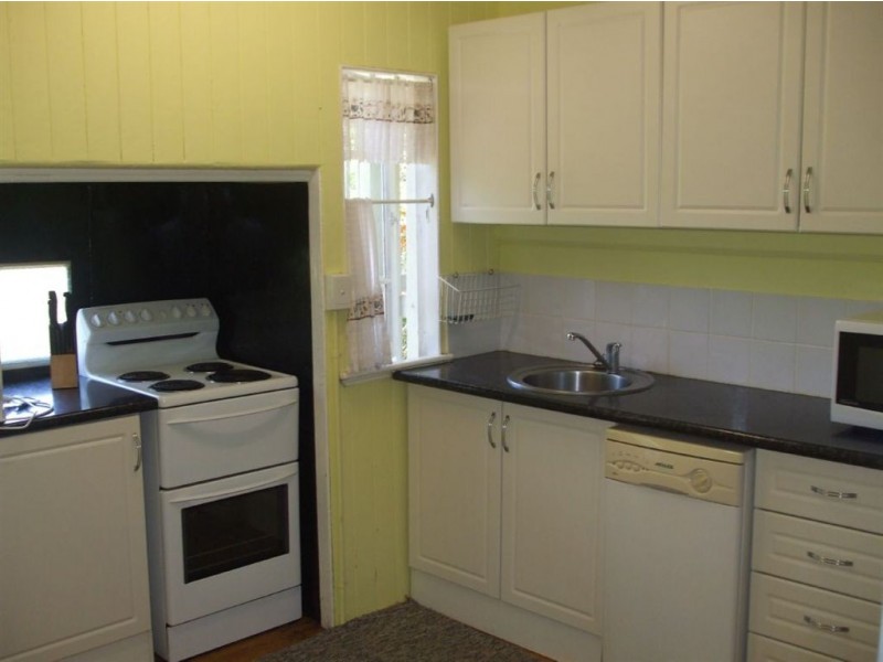 42 Gordon Street, Mount Morgan QLD 4714