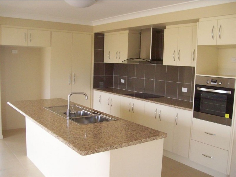 33 Broadhurst Dr, Gracemere QLD 4702