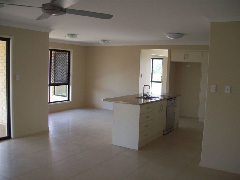 33 Broadhurst Dr, Gracemere QLD 4702