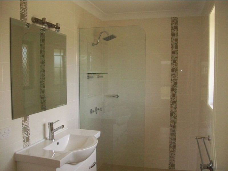 33 Broadhurst Dr, Gracemere QLD 4702