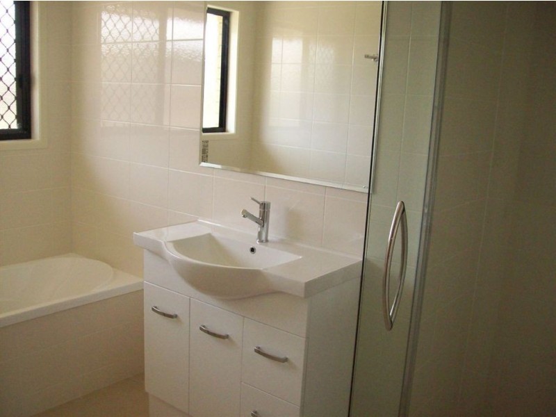 33 Broadhurst Dr, Gracemere QLD 4702