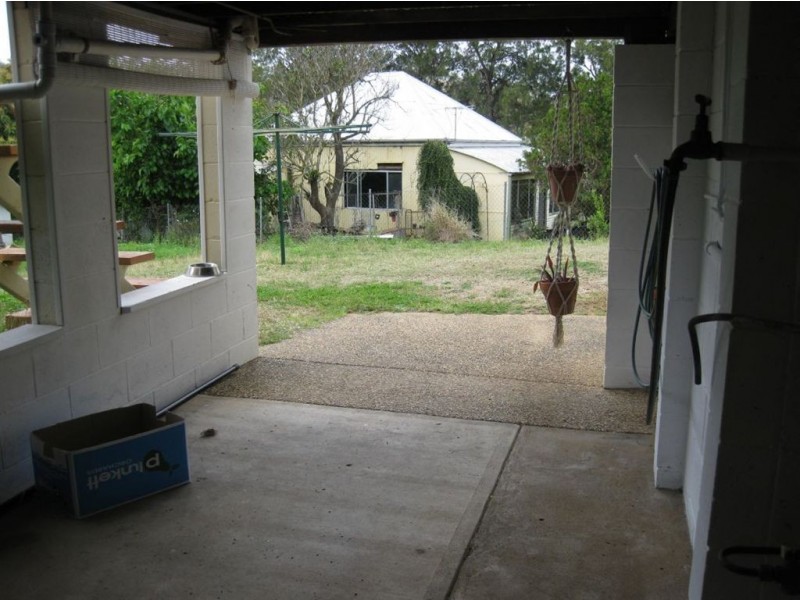 69 Dee St, Mount Morgan QLD 4714