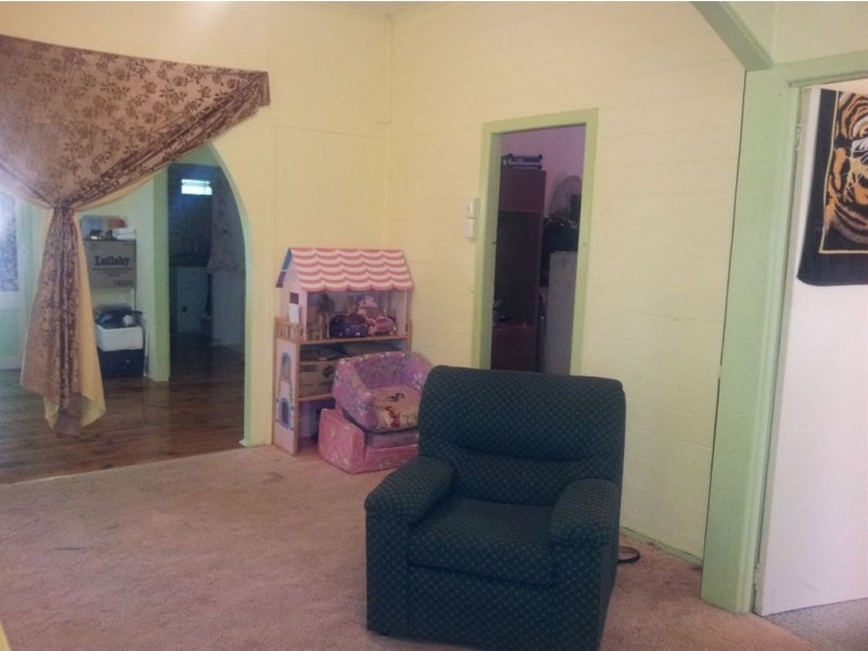 25 Byrnes Parade, Mount Morgan QLD 4714