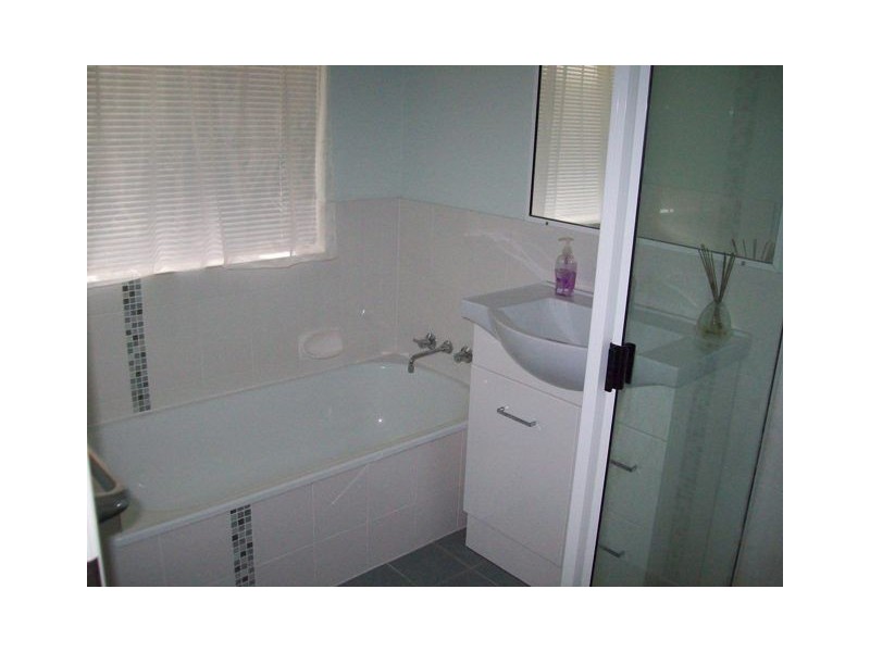 32a Hewill, Gracemere QLD 4702