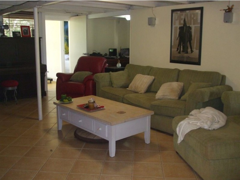 5 Cooks Rd, Mount Morgan QLD 4714