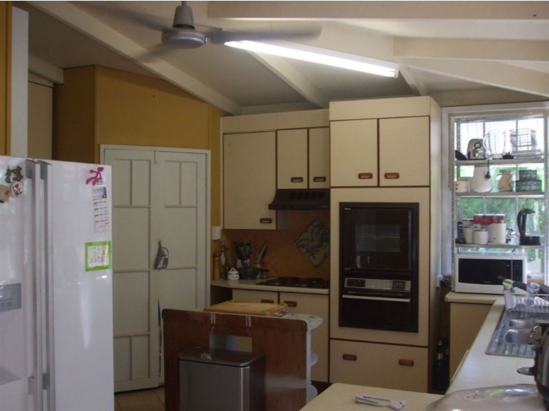 5 Cooks Rd, Mount Morgan QLD 4714