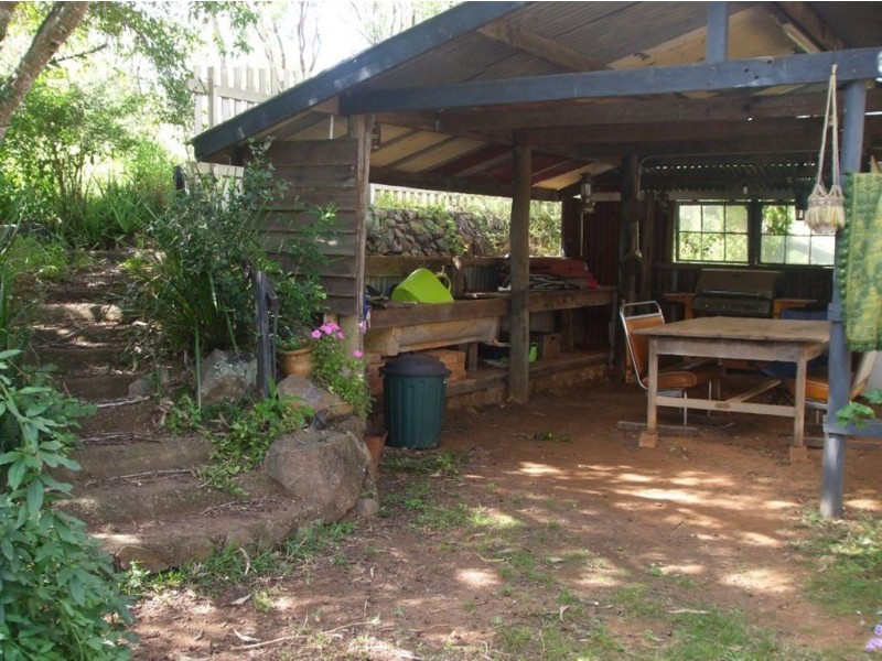 5 Cooks Rd, Mount Morgan QLD 4714