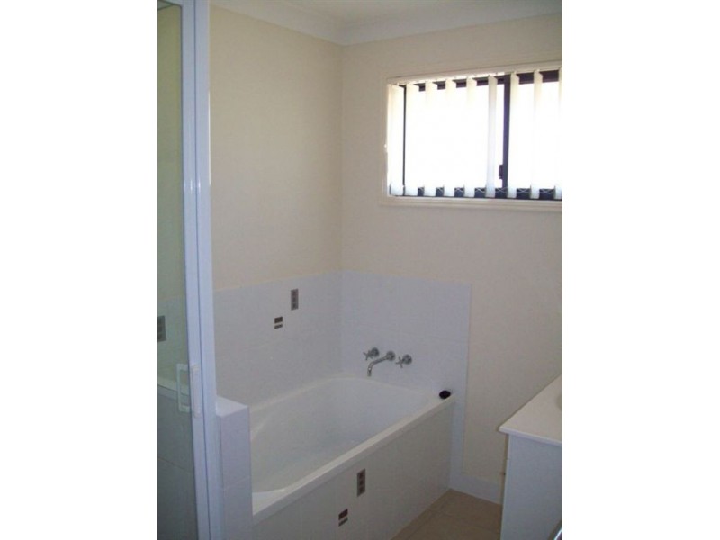 5 Seonaid Place, Gracemere QLD 4702