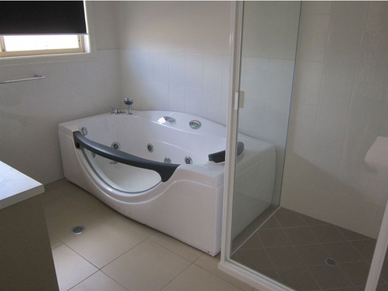 25 Mamalis St, Gracemere QLD 4702