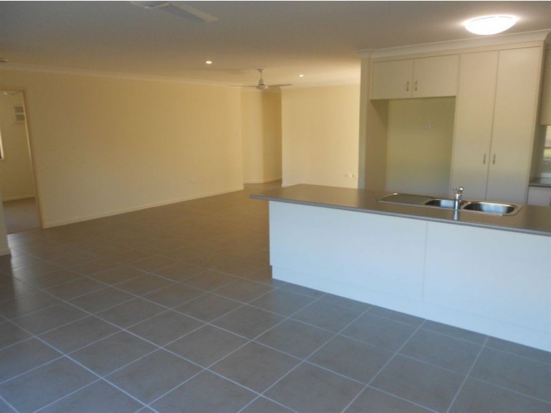 4 Dunnett street, Gracemere QLD 4702