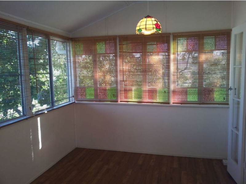 53 Hall St, Mount Morgan QLD 4714