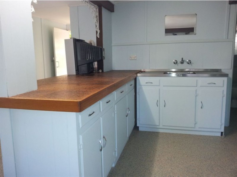 53 Hall St, Mount Morgan QLD 4714