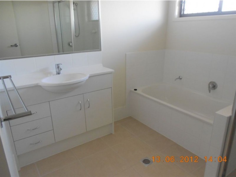 8 Belltrees Place, Gracemere QLD 4702