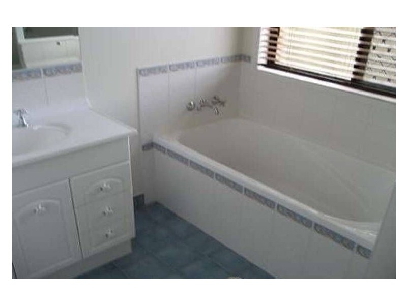 6 Poinciana Place, Gracemere QLD 4702