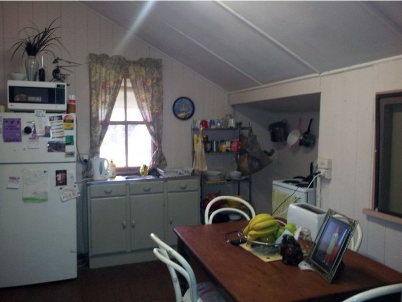 13-15 LEICHHARDT HWY, Wowan QLD 4702