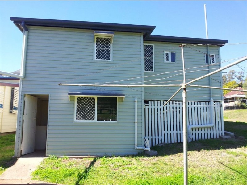 122 East Street, Mount Morgan QLD 4714