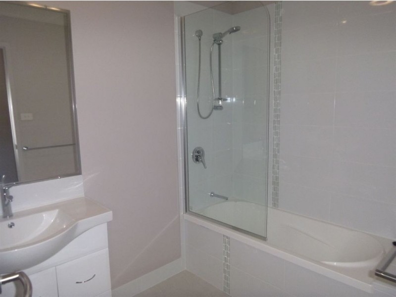 2/181 Lucas Street, Gracemere QLD 4702