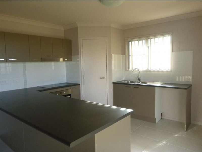 2/181 Lucas Street, Gracemere QLD 4702