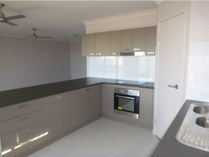 2/181 Lucas Street, Gracemere QLD 4702