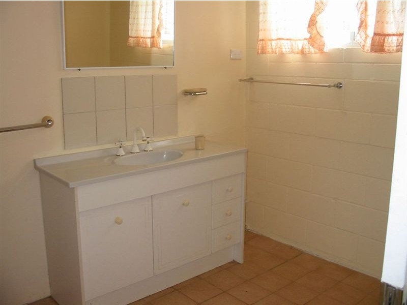 8 Sydney King Close, Gracemere QLD 4702