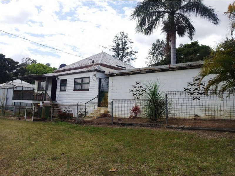 25 Black St, Mount Morgan QLD 4714