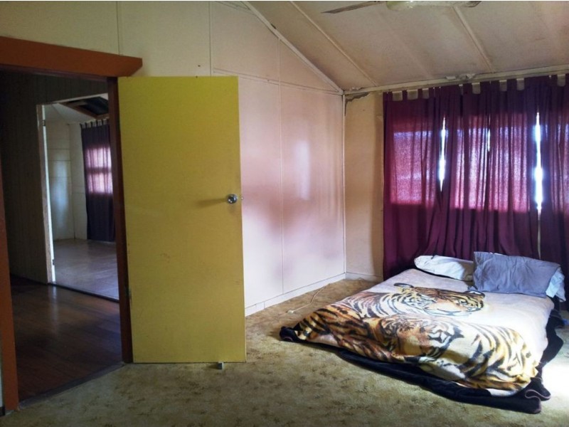 25 Black St, Mount Morgan QLD 4714