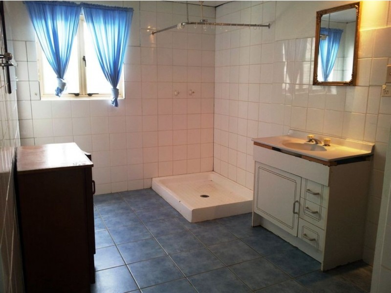 25 Black St, Mount Morgan QLD 4714