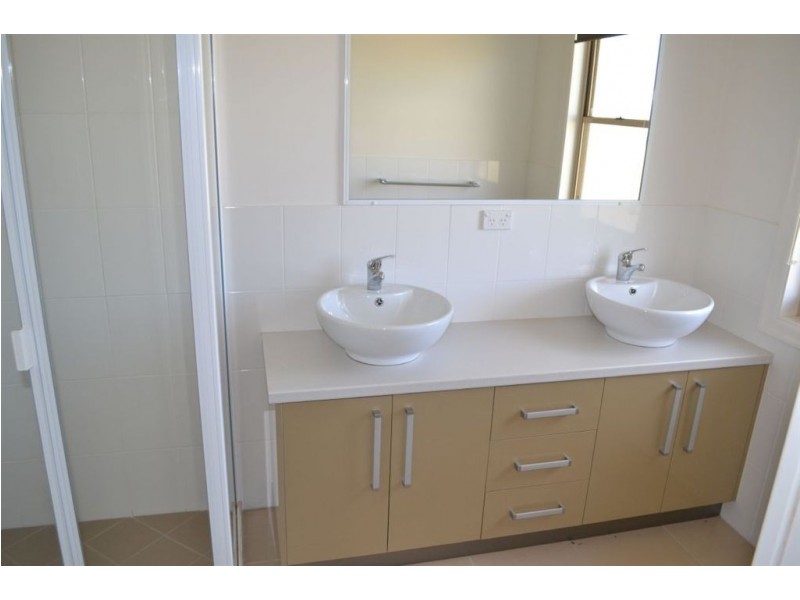 25 MAMALIS STREET, Gracemere QLD 4702