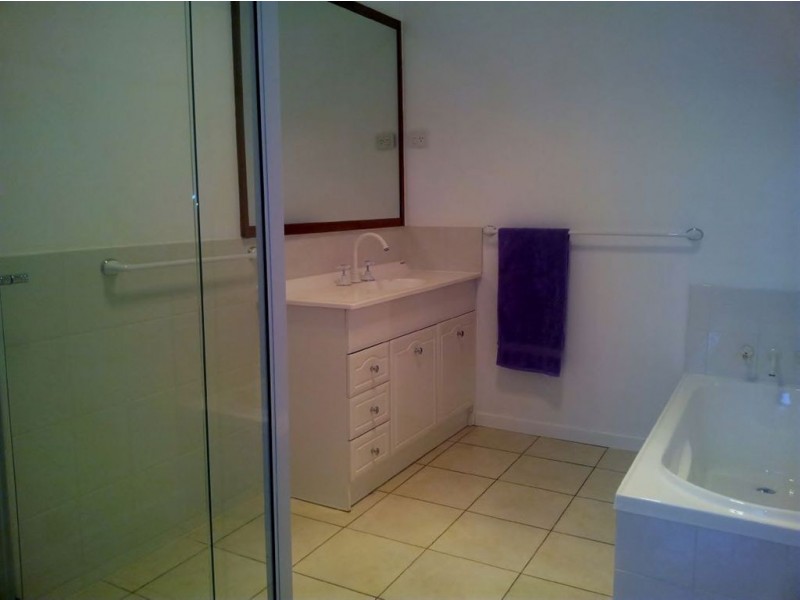 1 Gordon Lane, Mount Morgan QLD 4714