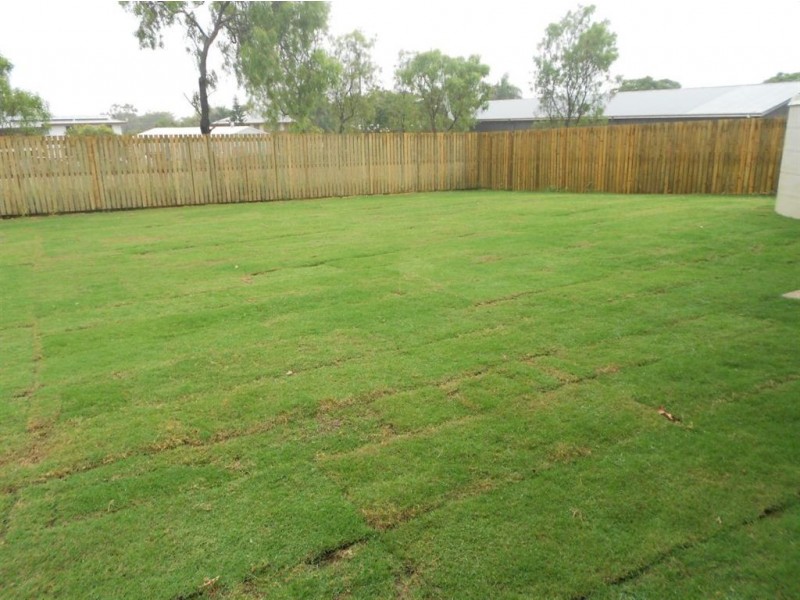 8 Dunnett Street, Gracemere QLD 4702