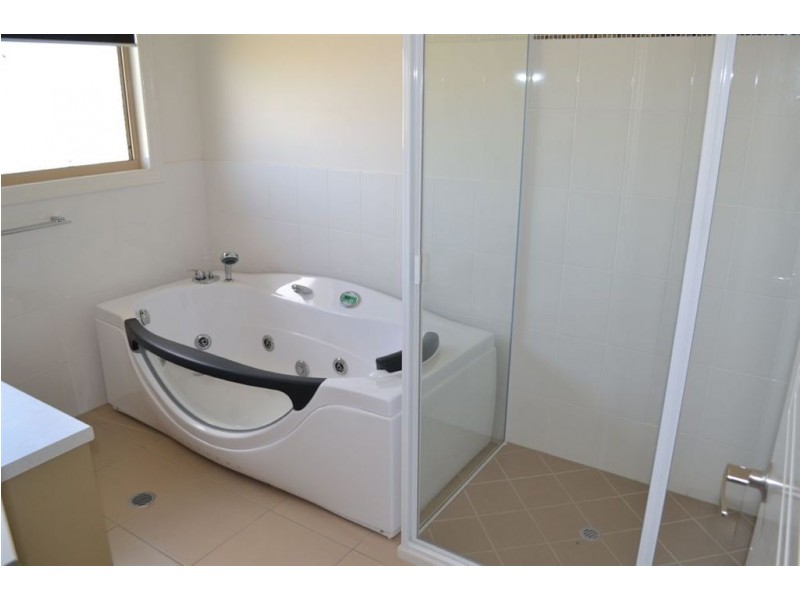 25 MAMALIS STREET, Gracemere QLD 4702