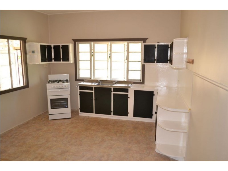 1 Gowdie Street, Mount Morgan QLD 4714