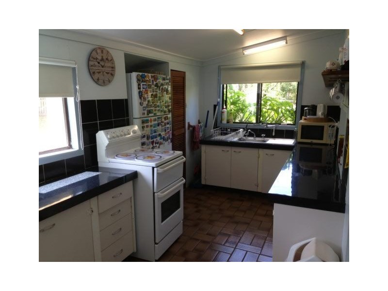 7 Cemetery rd, Cawarral QLD 4702