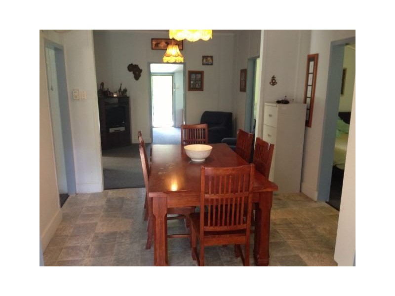 7 Cemetery rd, Cawarral QLD 4702