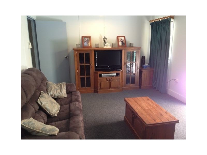 7 Cemetery rd, Cawarral QLD 4702