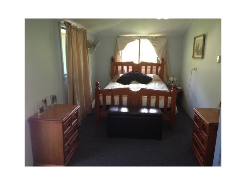 7 Cemetery rd, Cawarral QLD 4702