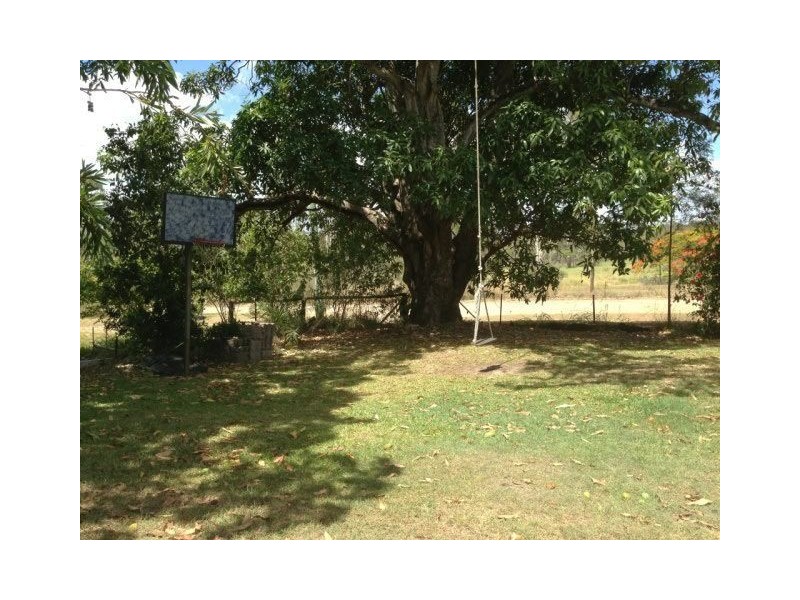 7 Cemetery rd, Cawarral QLD 4702