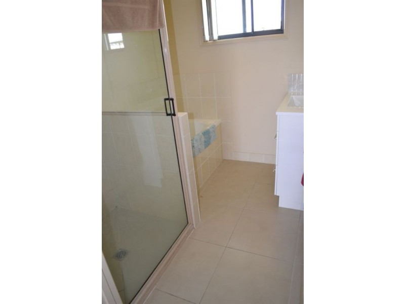 64 JAMIE CRESCENT, Gracemere QLD 4702