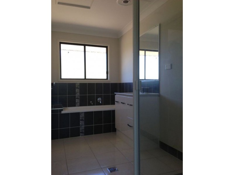 19 Creek Street, Mount Morgan QLD 4714