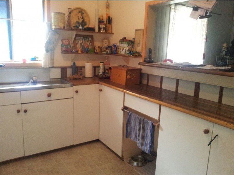 8 WILLIAM STREET, Mount Morgan QLD 4714