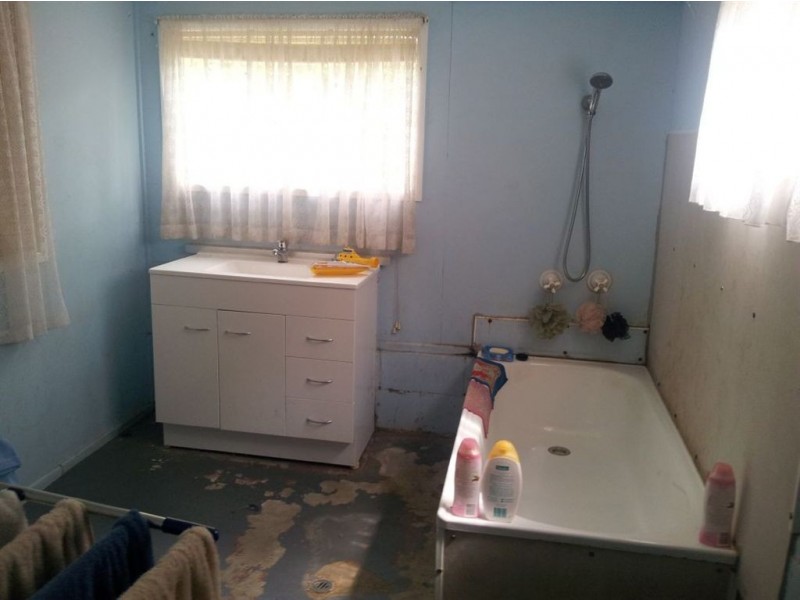 8 WILLIAM STREET, Mount Morgan QLD 4714