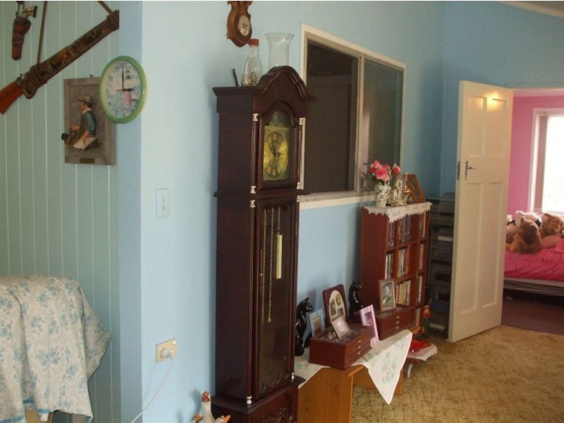 2 Henry Street, Mount Morgan QLD 4714