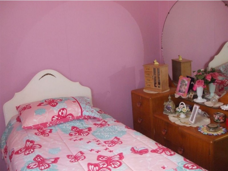 2 Henry Street, Mount Morgan QLD 4714