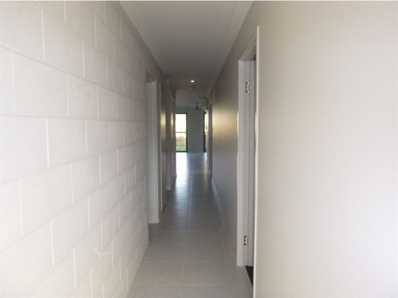2/4 Mallet Close, Gracemere QLD 4702