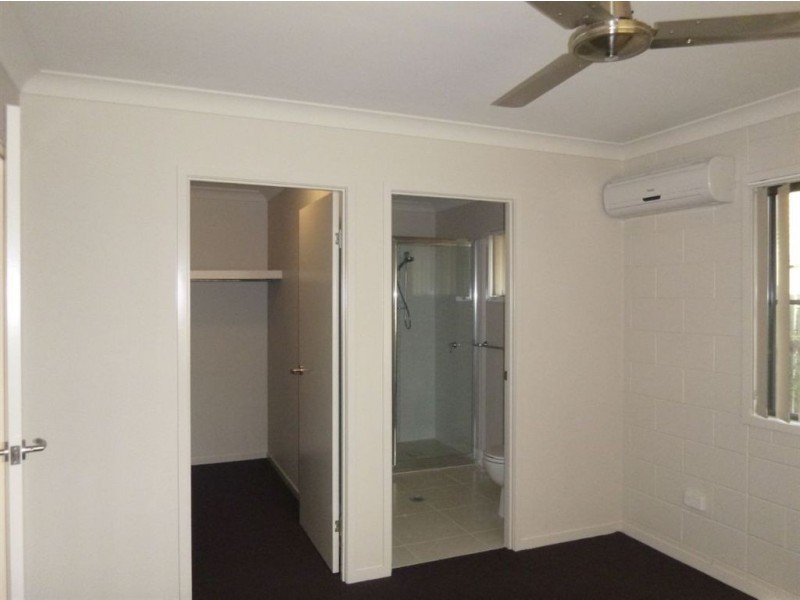 2/4 Mallet Close, Gracemere QLD 4702