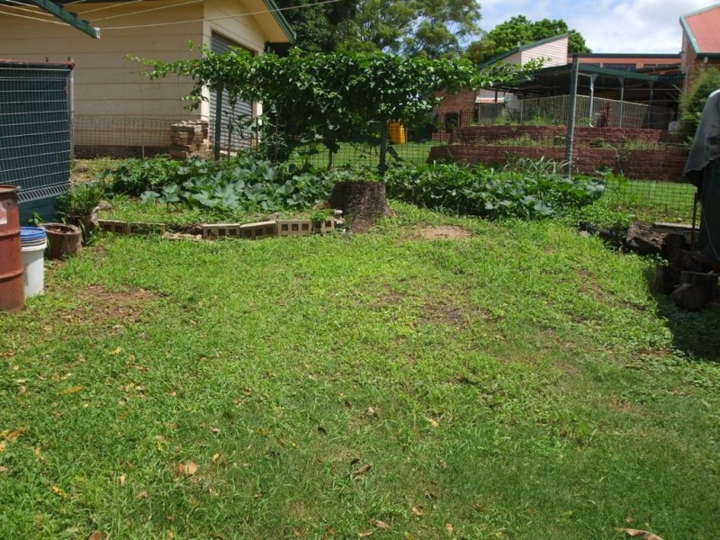 92 East Street, Mount Morgan QLD 4714