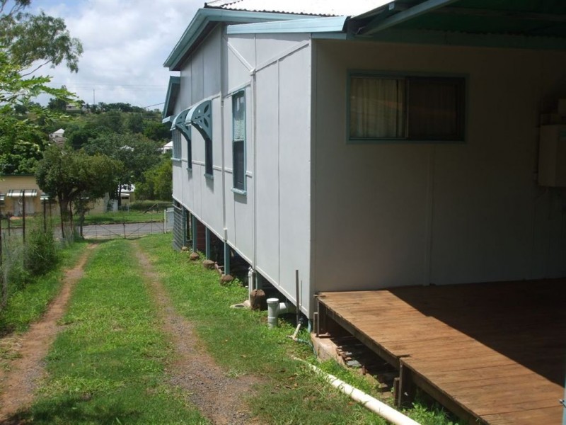 92 East Street, Mount Morgan QLD 4714